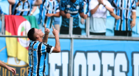 Grêmio goleia no Campeonato Gaúcho em tarde do estreante Pavón