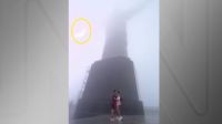 Raio atinge Cristo Redentor enquanto casal de turistas se beijava