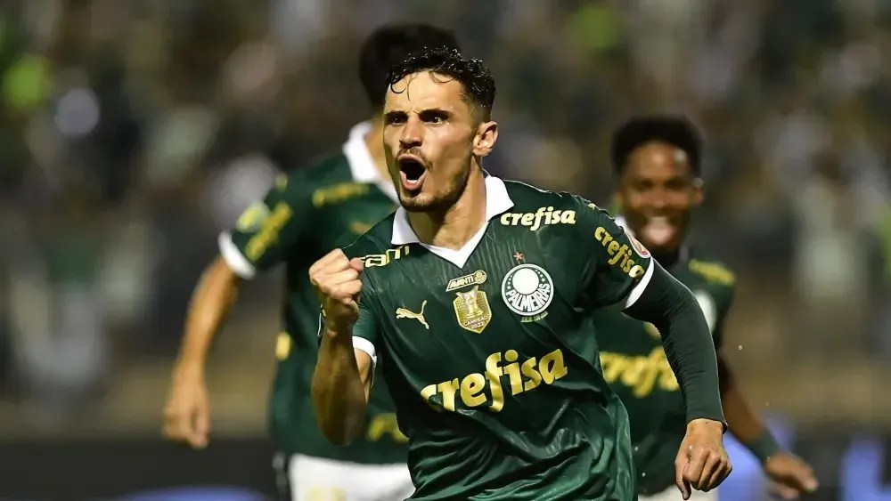 Raphael Veiga comemora gol do Palmeiras contra o Mirassol, pelo Campeonato Paulista
