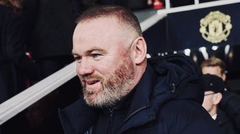 Wayne Rooney negocia com empresa que organiza embates entre celebridades