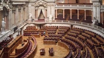 Única deputada negra no Parlamento português é uma inspiração para a juventude do país e um exemplo de inclusão