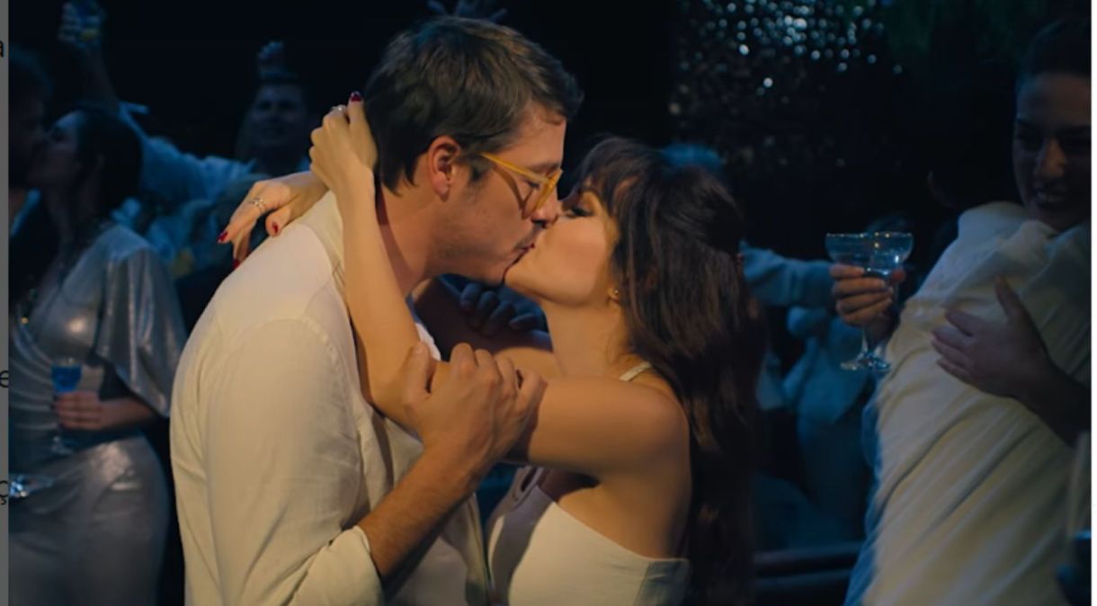 Sandy e Fábio Porchat vivem par romântico no filme "Evidências do Amor"