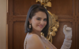 Selena Gomez em videoclipe de "Love On"