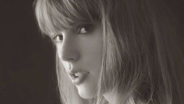 Taylor Swift em nova foto de perfil para o álbum "The Tortured Poets Department"