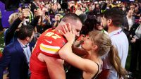 História de Taylor Swift e Travis Kelce começou há um ano; veja linha do tempo