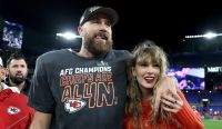 Mãe de Travis Kelce entra para elenco de suposto filme inspirado em Taylor Swift