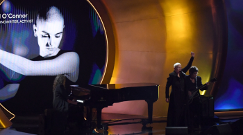 Cantora fez uma performance "Nothing Compares 2 U", em tributo a Sinéad O'Connor