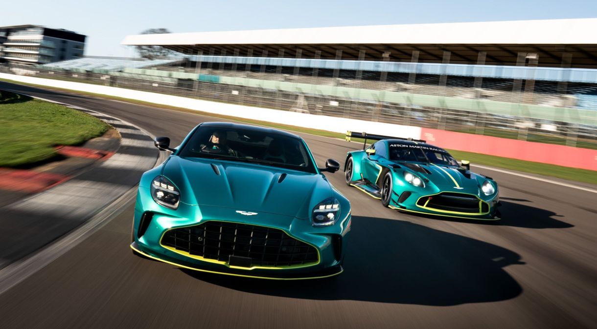 Aston Martin atualiza Vantage V8 e Vantage GT3 para corridas
