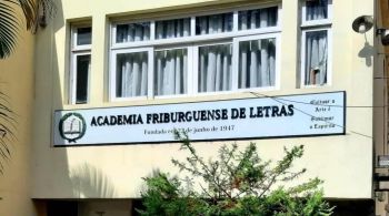 Polícia analisou mensagens e indiciou presidente da Academia Friburguense de Letras também por intolerância religiosa; ela chamou judeus de "canalhas" nas redes sociais 