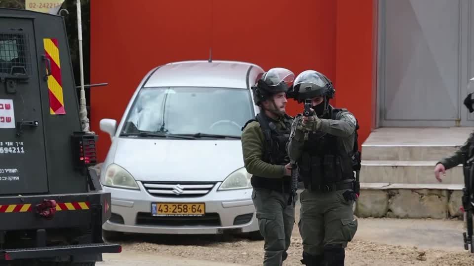 Forças israelenses conduzem operação em Ramallah, na Cisjordânia