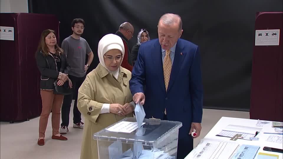 Erdogan da Turquia vota nas eleições para prefeito de Istambul