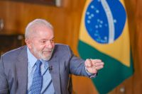 Lula diz que polarização no Brasil é entre pessoas, não partidos, e que “mundo vai continuar assim”