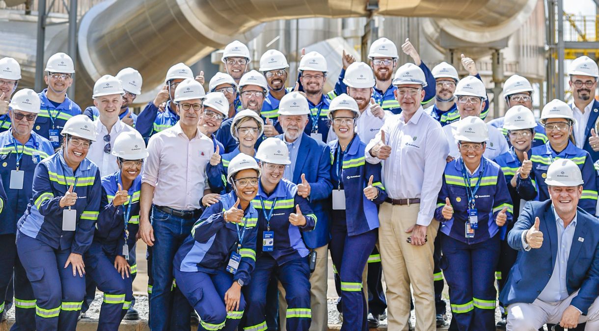 Presidente Luiz Inácio Lula da Silva durante visita à área industrial do Complexo Mineroindustrial de Serra do Salitre