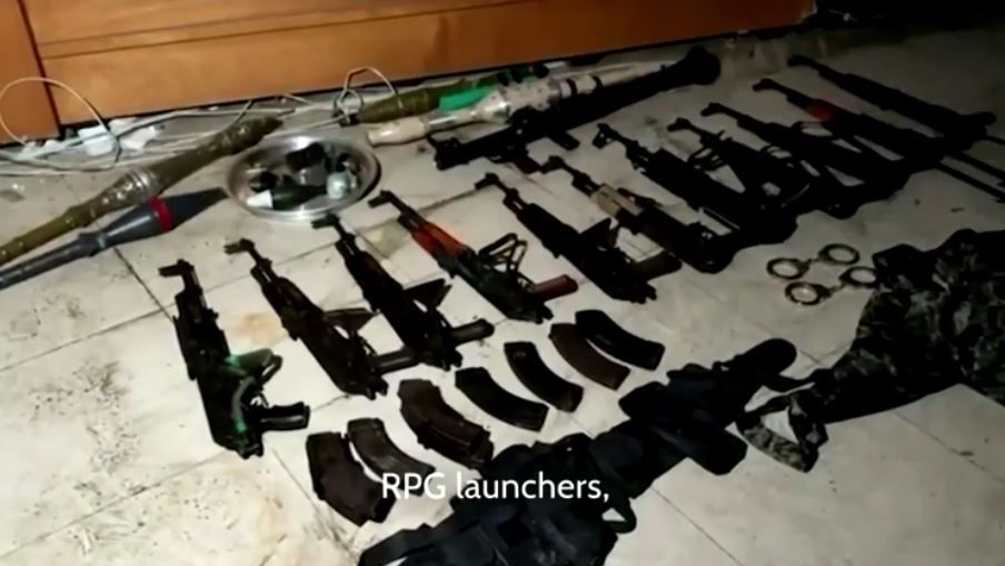 Armas supostamente encontradas no hospital Al Shifa, o maior da Faixa de Gaza