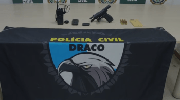 Jovem de 25 anos foi autuado em flagrante por formação de milícia privada, porte ilegal de arma de fogo, adulteração de veículo automotor e receptação 