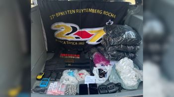 Drogas, dinheiros e objetos usados por traficantes foram apreendidos após ação de policiais no Morro do Macaco