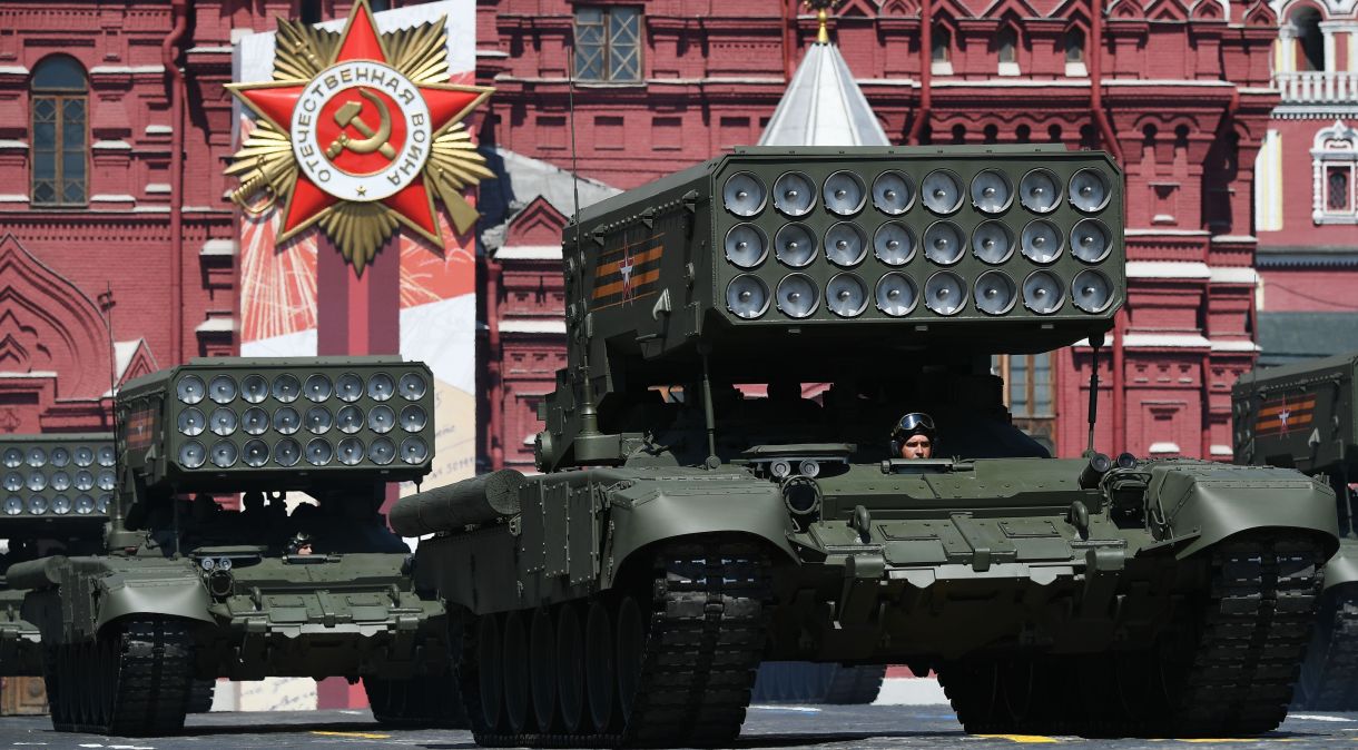 Lançadores de foguetes termobáricos são retratados nesta imagem de arquivo do desfile militar do Dia da Vitória na Praça Vermelha em 24 de junho de 2020.