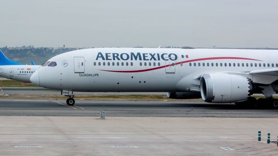 Avião da Aeromexico no aeroporto Adolfo Suarez Madrid-Barajas, 2 de janeiro de 2024, em Madrid, Espanha