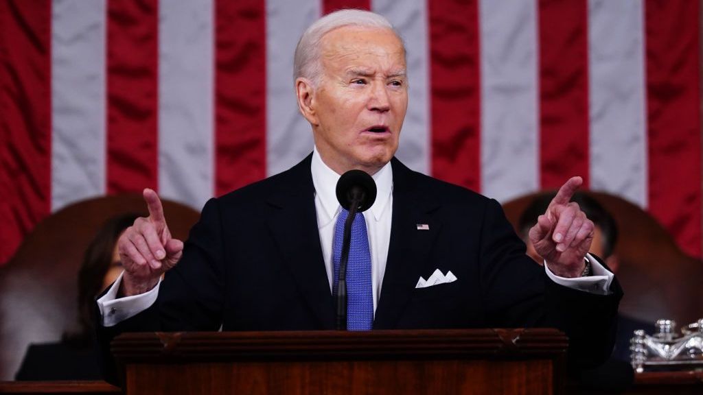 O presidente dos EUA, Joe Biden, faz o discurso anual sobre o Estado da União antes de uma sessão conjunta do Congresso na Câmara da Câmara, no edifício Capital, em 7 de março de 2024, em Washington, DC
