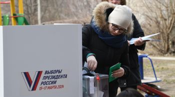 Pessoas foram presas, mas votação continua normalmente; Putin deve garantir quinto mandato