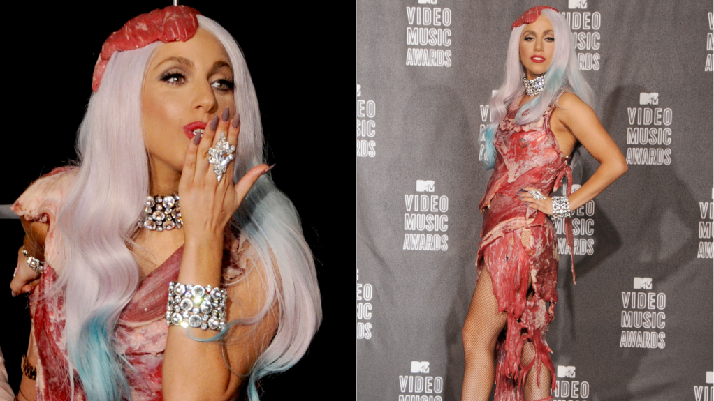 Lady Gaga com vestido de carne no MTV Video Music Awards de 2010