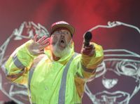 Lollapalooza: show do Limp Bizkit tem referência ao Woodstock 99 e figurino meme