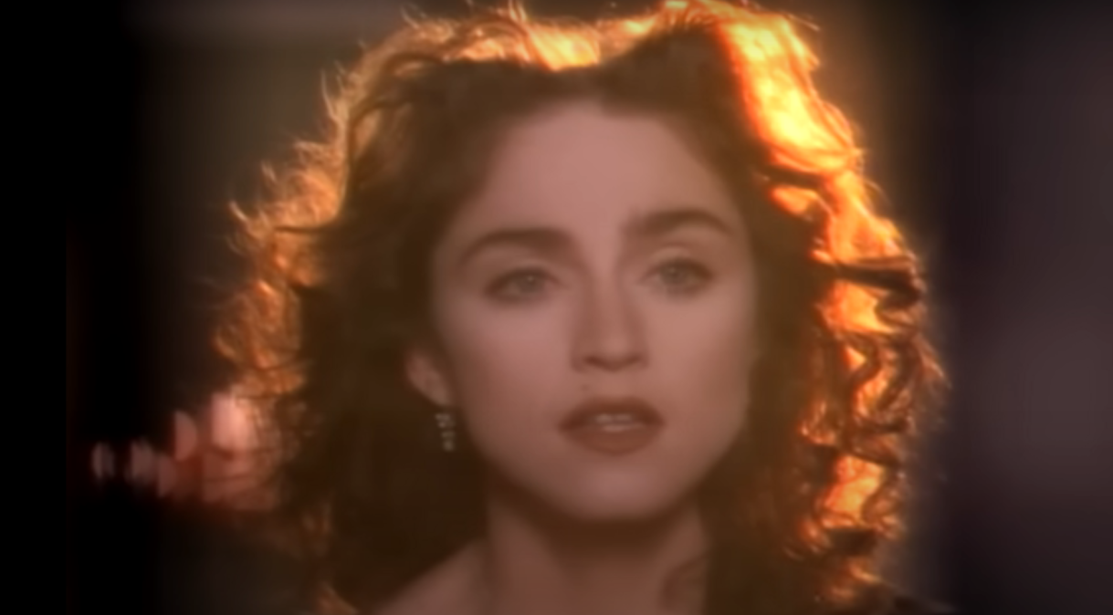 Madonna no videoclipe da música "Like a Prayer", de 1989