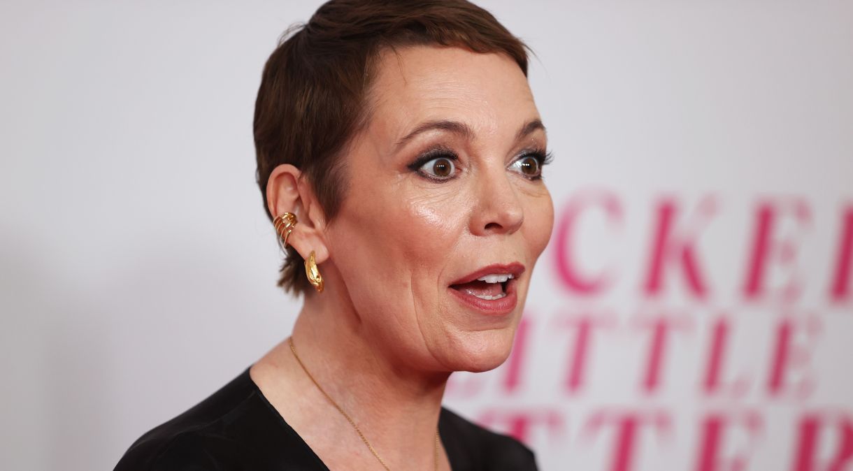 Olivia Colman interpreta Sarah Nelson, mãe de Nick Nelson, em "Heartstopper"