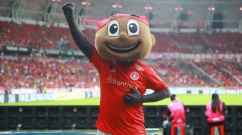 Em fevereiro, uma jornalista também fez boletim de ocorrência contra o homem que interpreta o mascote do clube gaúcho