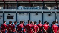 Torcida vai até o CT cobrar jogadores do Fortaleza antes da final do Cearense