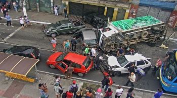 Pista está interditada; feridos foram levados para o Hospital Estadual Azevedo Lima