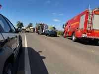 Batida entre carreta e van deixa 4 mortos e 8 feridos no Rio Grande do Sul