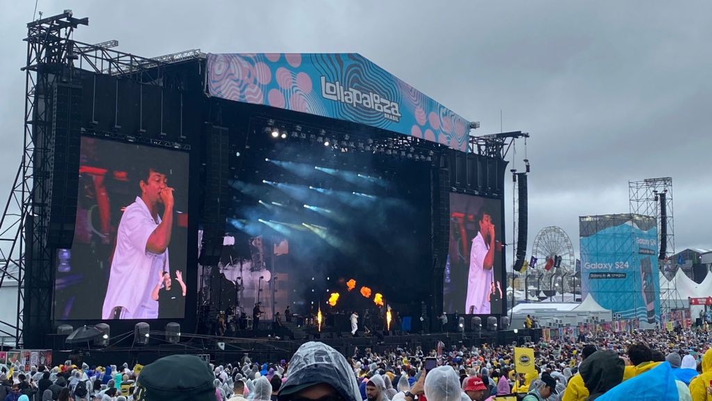 palco do cantor xamã no lollapalooza