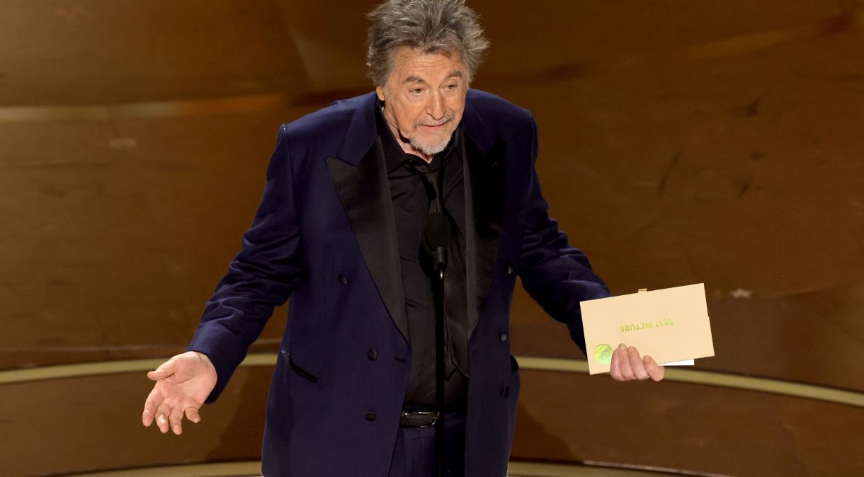 Al Pacino no palco do Oscar para anunciar o ganhador de Melhor Filme