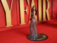 Anitta escolhe look com transparência para festa pós-Oscar; veja