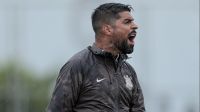 António Oliveira sobre reforços no Corinthians: "Não vamos ter o que me prometeram"