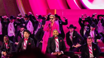 Ryan Gosling apresentou a canção de "Barbie" na 96ª cerimônia do Oscar, que aconteceu no último domingo (10)