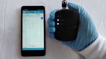Desenvolvido por cientistas da USP e da Federal de Viçosa, dispositivo sem fio é conectado a smartphone e pode ser usado em casa para monitorar o estado geral de saúde