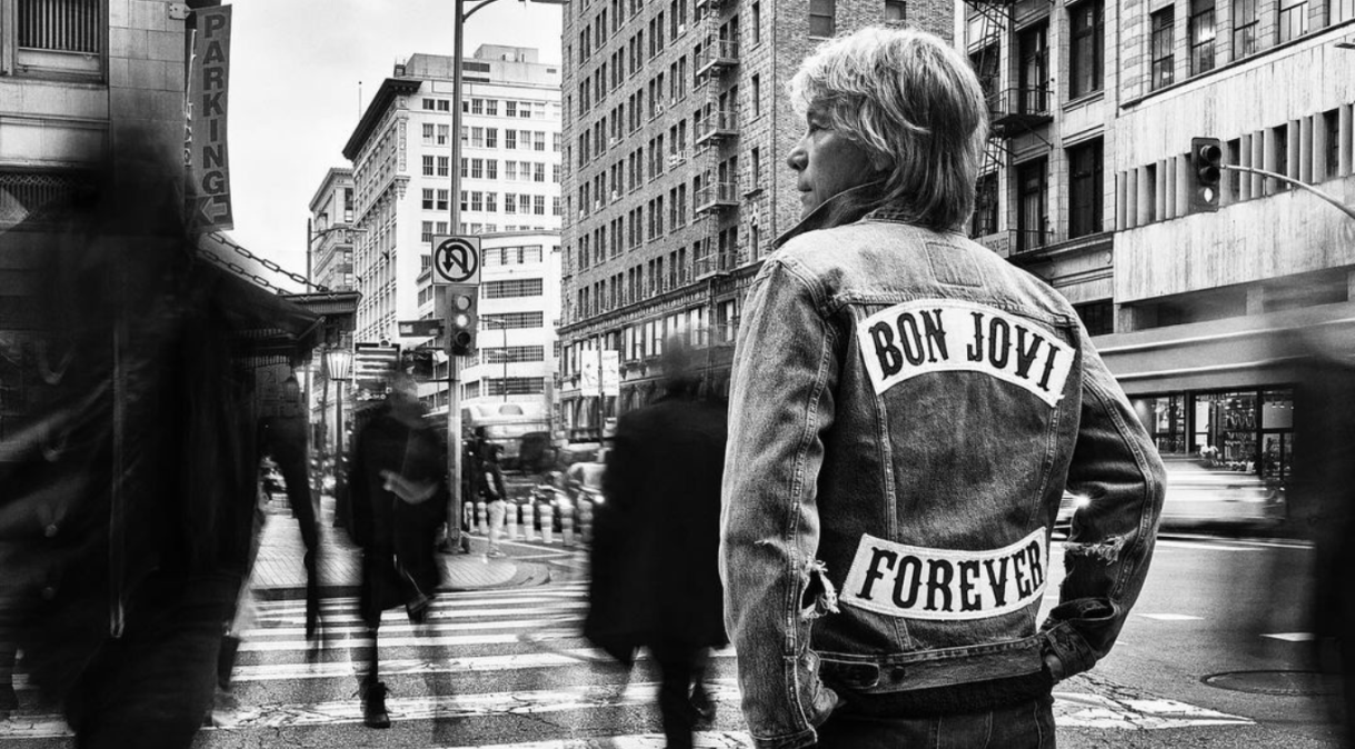 Jon Bon Jovi em foto para o novo álbum "Forever"