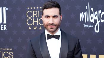 Brett Goldstein é co-produtor executivo na série protagonizada por Jason Segel