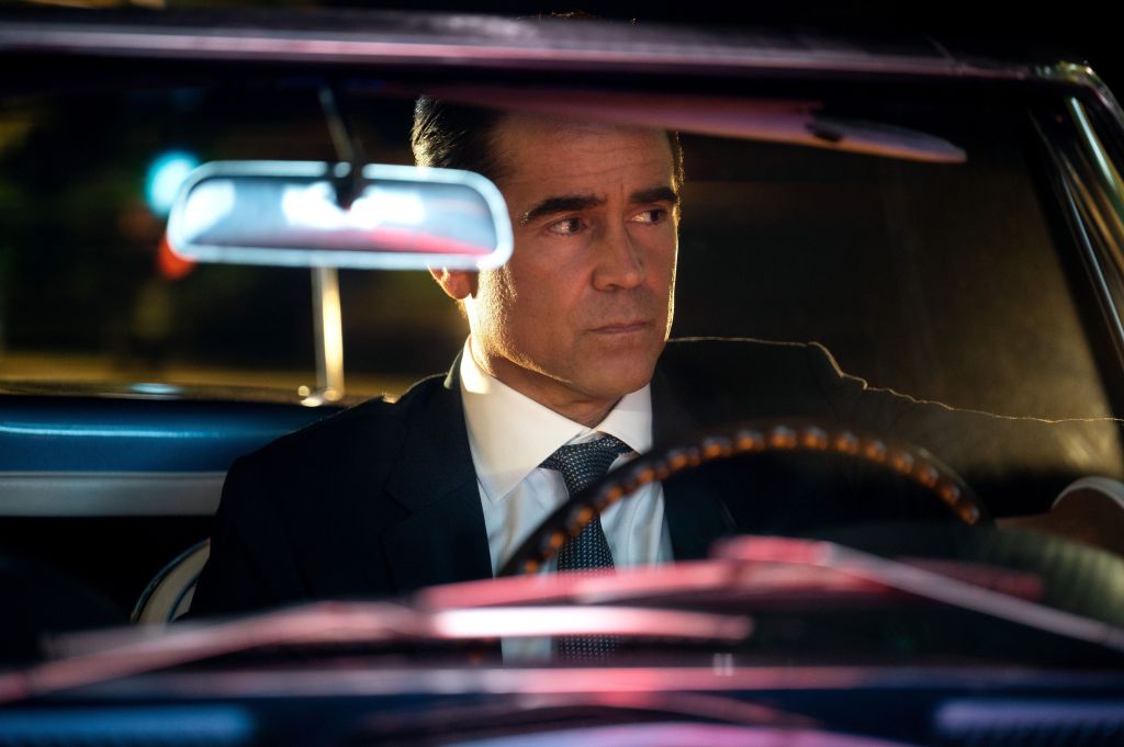 Colin Farrell como John Sugar, um investigador particular