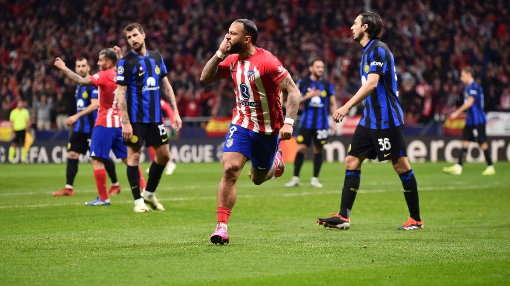 Depay comemora o gol que levou a partida entre Atlético de Madrid e Inter de Milão para a prorrogação