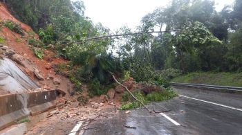 De quarta para quinta-feira, Ubatuba registrou um volume de 347 milímetros de chuva, o que ocasionou diversos danos materiais e ambientais