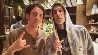 Di Ferrero posta foto ao lado de Travis Barker, do Blink-182; veja