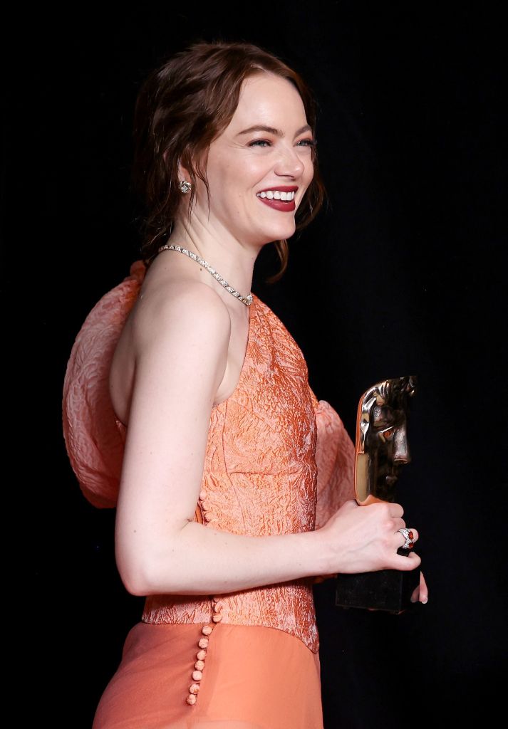 Emma Stone na premiação do Bafta 2024