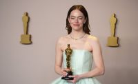 Emma Stone quebra tradição ao vencer Lily Gladstone no Oscar