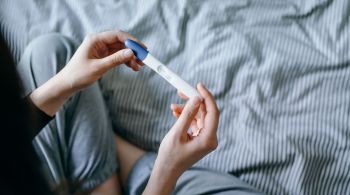 A dificuldade para engravidar é um dos sintomas da endometriose, acometendo cerca de 40% das mulheres com a doença
