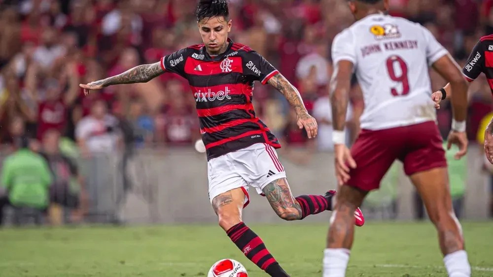 Erick Pulgar pelo Flamengo no clássico contra o Fluminense, pelo Campeonato Carioca