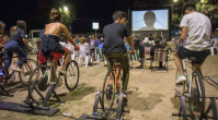 São Paulo recebe cinema ao ar livre com energia gerada por pedaladas