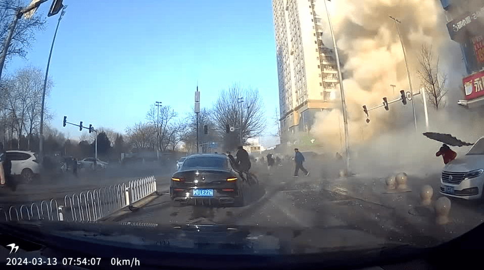 Vídeo captura momento de explosão em restaurante na China